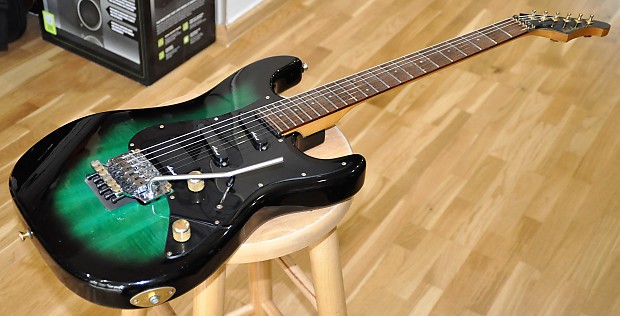 Mad Axe by Aria Pro2 エレキギター Mad Axe Bass - Aria Pro II Mad Axe Bass - Audiofanzine