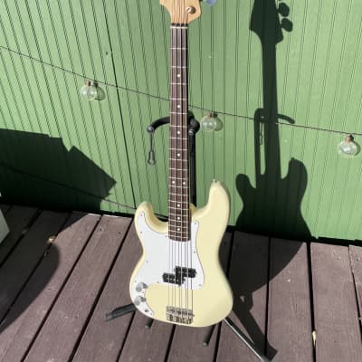 Fender Japan  PB-331 Bass E-serial Left-Handed 1984 Vintage  White image 1