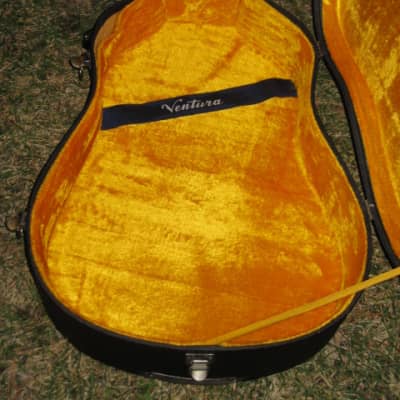 1970s Ventura Dreadnought HS Case for 6 or 12 string acoustic guitar (NO guitar) black ext/gold int image 7