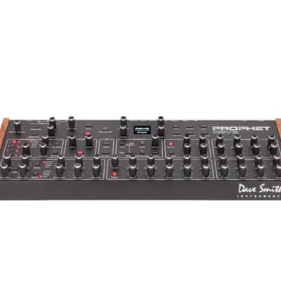 Dave Smith Instruments Prophet rev 2