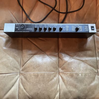 ZOOM RFX-2000 (DIGITAL REVERB & MULTI EFFECTS ) ZOOM RFX-2000