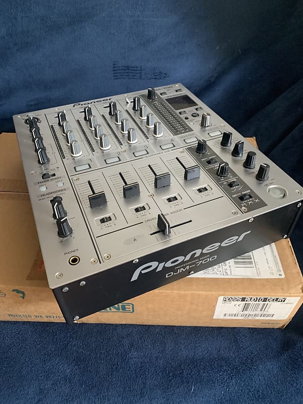 Pioneer DJM-700 シルバー　　DJミキサー Pioneer DJM700 Silver Pioneer DJ Pro Digital Mixer
