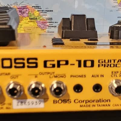 Boss GP-10 Guitar Processor Multi-Effect Unit with GK-3 Pickup 2013