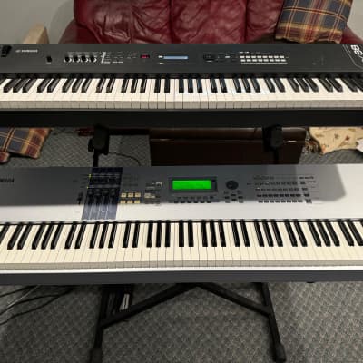 Yamaha Motif ES 8 Production Synthesizer 2000s - Gray