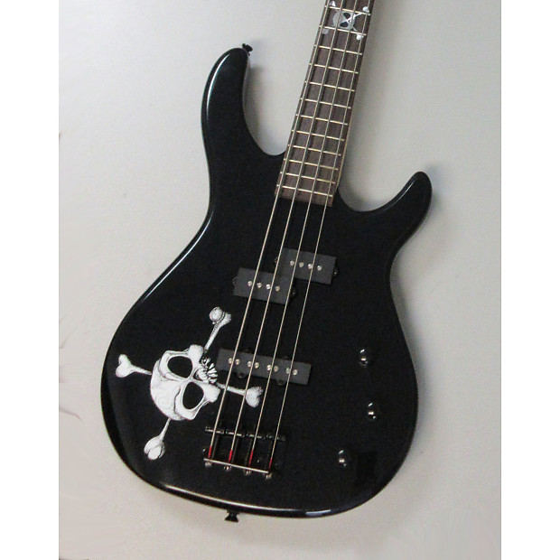 Fender Squier MB 4 Skull Crossbones Electric Bass Guitar With Hardshell Case black