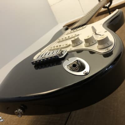 Peavey International Series Raptor 1 SSS Electric Guitar Black image 7