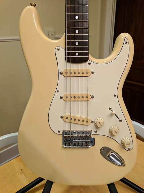 Fender（Squier）Stratocaster ホワイト Eシリアル