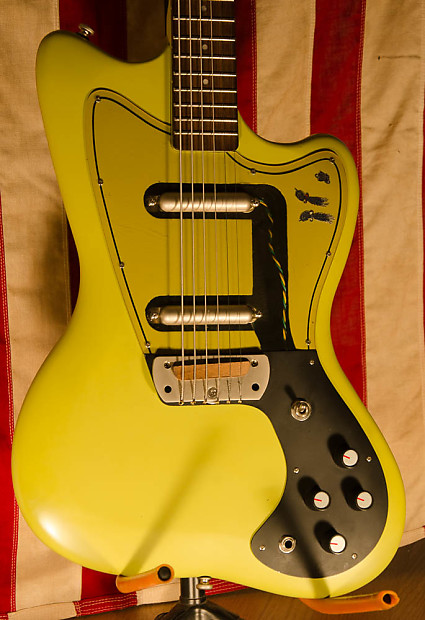 Danelectro Dead-On 67 Baritone Lime Green Electric Guitar