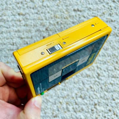 TOSHIBA KT-AS1 Walkman Cassette Player ! Super Rare Candy Yellow ! Motor Running ! image 7