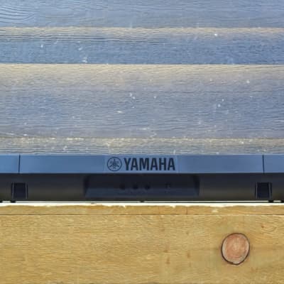 Yamaha PSR-E273 Portable Keyboards 61-Key Entry-Level Portable Digital Keyboard image 9