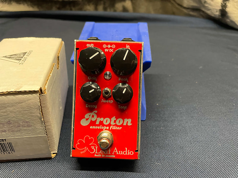 3Leaf Audio Proton v3 Envelope Filter Pedal with Box - Red