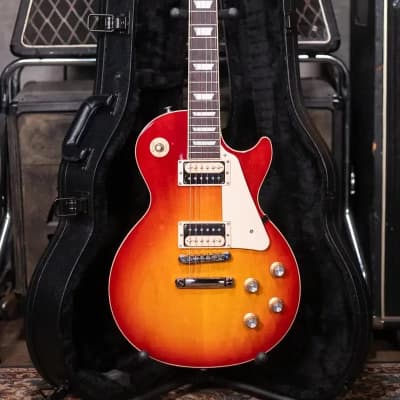 Gibson Les Paul Classic - Heritage Cherry Sunburst with Hard Shell Case image 20