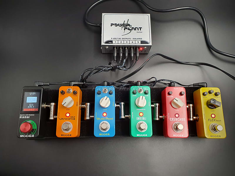 Mooer store radar pedalboard