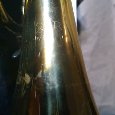 Conn Director 20B Trumpet. USA. Brass with case/MP. Good condition, with dented bell image 3