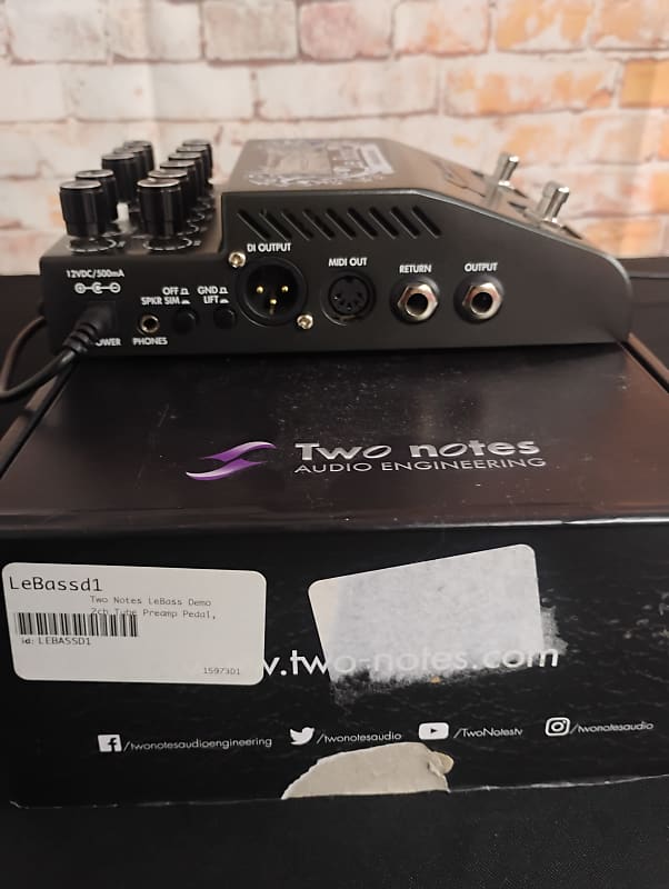 ギター Two notes Le Bass Two Notes Le Bass 2-channel Tube Bass Preamp Pedal | Sweetwater