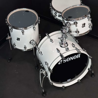 Sonor 20/12/14" 5.5x14 SQ2 Heavy Beech Drum Set - High Gloss Signal White image 4