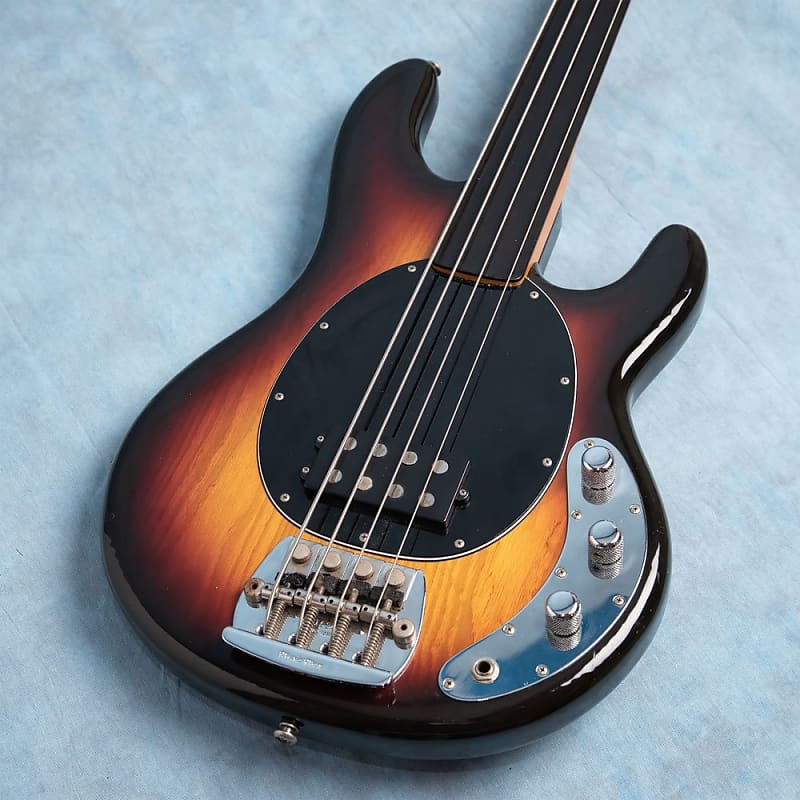 Musicman stingray deals fretless