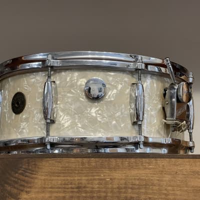 1950's Gretsch BroadKaster 5.5x14 White Marine Pearl 3-Ply Snare Drum 4157 image 5