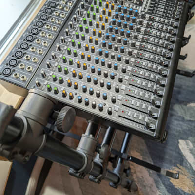 Mackie 1642VLZ4 16-Channel Mic / Line Mixer image 3