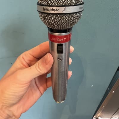 Vintage circuitbent walkie talkie turned into a lofi microphone