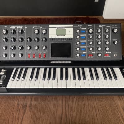 Moog MiniMoog Voyager Electric Blue Edition 44-Key Monophonic Synthesizer 2012 Black Cabinet