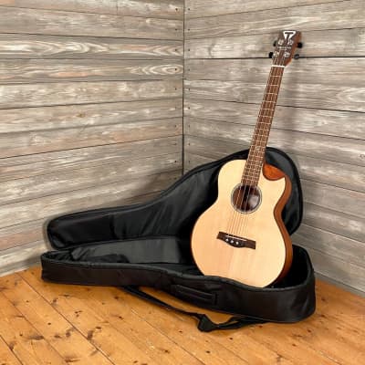 Traveler Redlands Concert Spruce Top Acoustic Electric Bass Guitar image 7