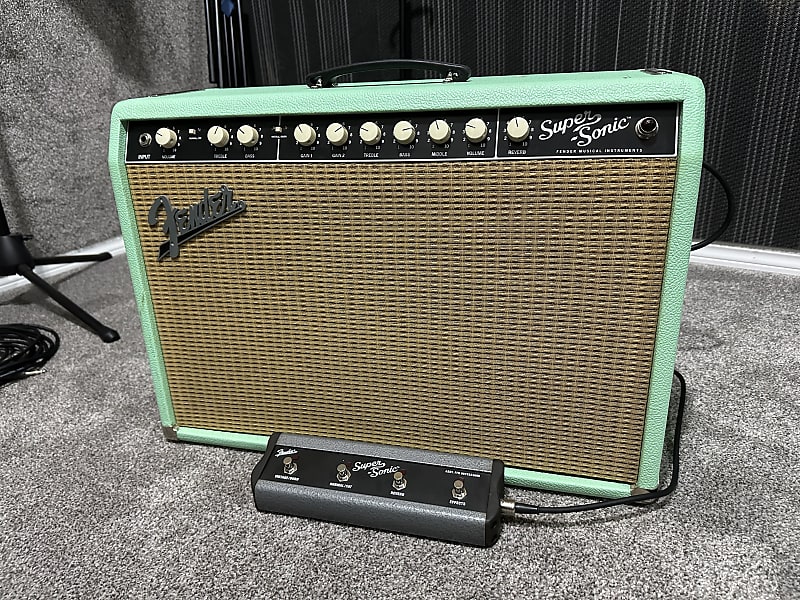 Fender Super-Sonic 22 2-Channel 22-Watt 1x12