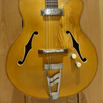 Jacobacci Royale '60s Natural Vintage French Archtop image 10