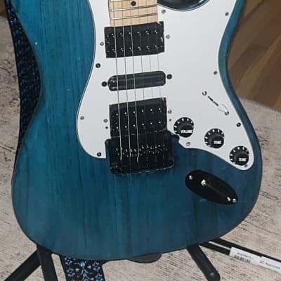 Partscaster (Short Scale HHH S-Style) 2023 - Turquoise stained maple image 1