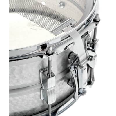 Ludwig LM405K Acrolite Hammered Aluminum Shell Snare Drum with Twin Lugs, 6.5"x 14" image 7