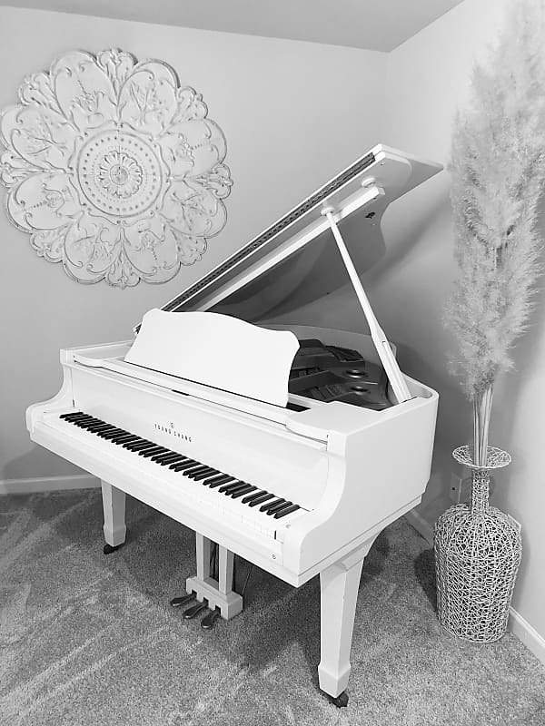 YOUNG CHANG G-157 - 5'2'' baby grand white piano image 1