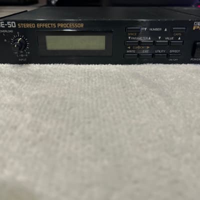 BOSS PRO EH-50、CL-50、GE-21、NS-50 BOSS PRO EH-50、CL-50、GE-21、NS-50 EH-50 Stereo Enhancer - Boss EH-