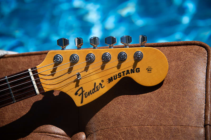 ホットなアイテム、ホットな節約 2006 Fender MG-69 - '69 Mustang Reissue - Flames on Body スポーツトイ・アクショントイ