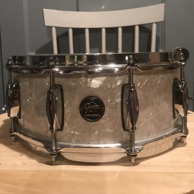 Gretsch Renown 5.5x14” snare drum 10-lug Vintage Pearl image 1