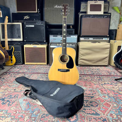 Three Sのドレッドノート・アコースティックギターのW−200です。