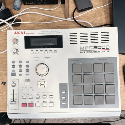 Akai MPC2000 MIDI Production Center | Reverb