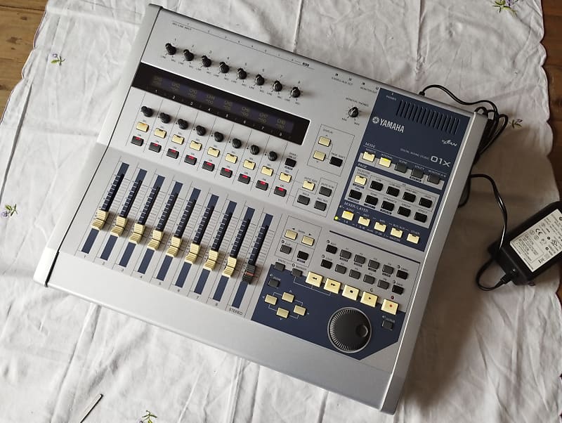 配信機器・PA機器・レコーディング機器 YAMAHA 01X Digital Mixing Studio Yamaha 01X Digital Mixer/Audio Interface/Control Surface