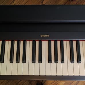 YAMAHA　P-60S　ELECTRONIC PIANO Yamaha P60 88-Key Stage Piano Silver | Guitar Center