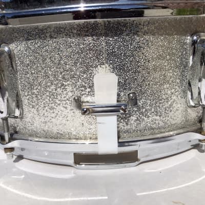Killer Sounding Slingerland  Deluxe Model Snare Drum  1960s - Sparkling Silver Pearl Silver Sparkle image 4