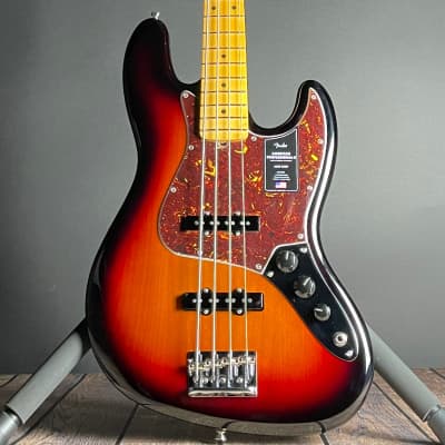 Fender American Professional II Jazz Bass, Maple- 3-Color Sunburst (US23117647) image 1