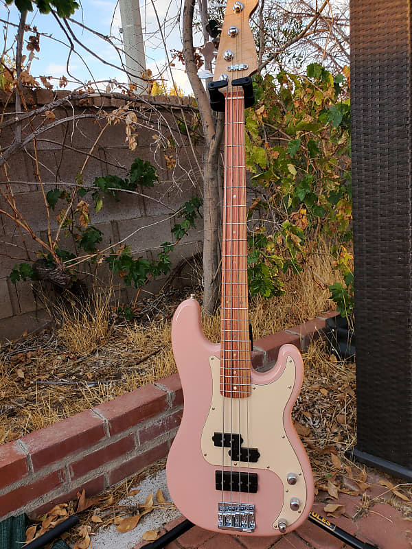 Pink bass worms : r/BassGuitar