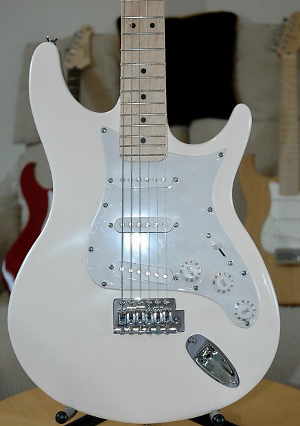 Behringer Centari iAXE 624 USB Guitar 2007 white | Reverb
