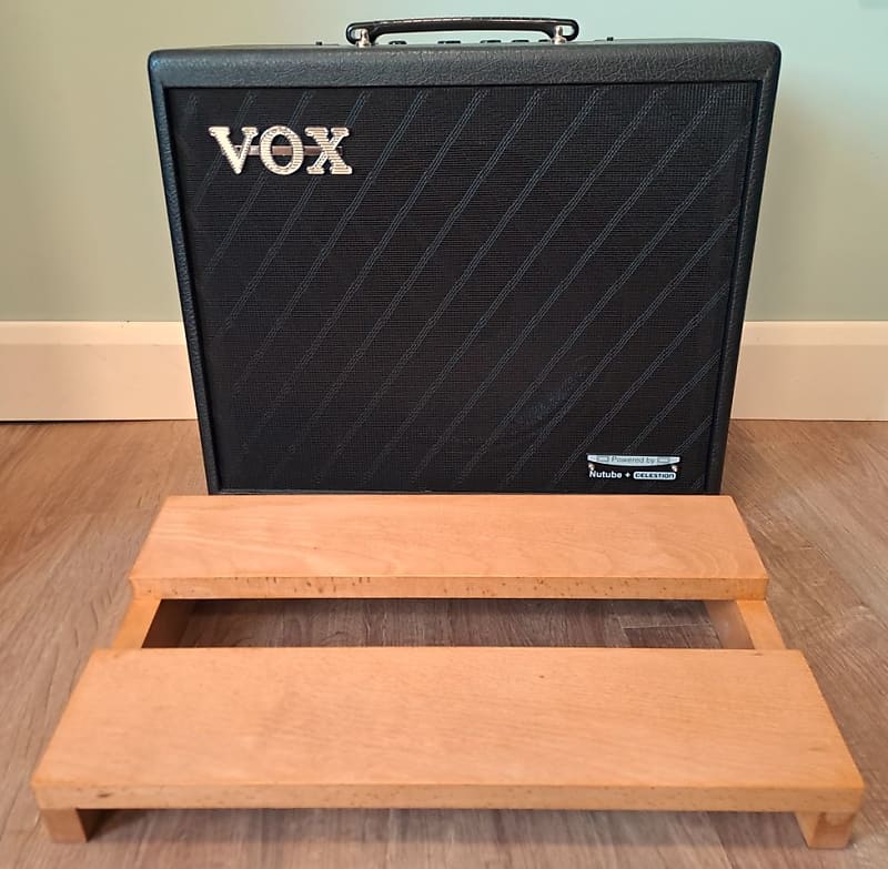 Chesterton Guitar Pedalboard in solid hardwood 2023 Light Reverb