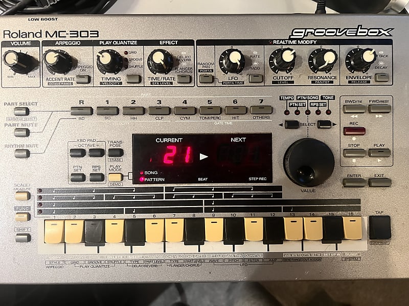Roland MC-303 Groovebox 1990 - 1998 - Silver | Reverb