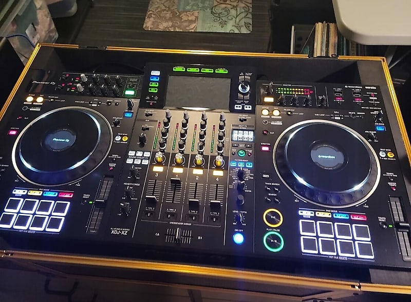 【販売開始】Pioneer DJ XDJ-XZ 4ch プロフェッショナル オールインワン DJシステム ブラック　中古　保証期間残有 DJコントローラー