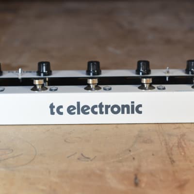TC Electronic Plethora X5 TonePrint Multi-Effects Pedalboard 2020 - Present - White image 2