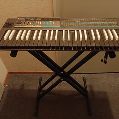 Korg Poly-800 1980s - Vintage Analog Synthesizer REVERSE KEYS!
