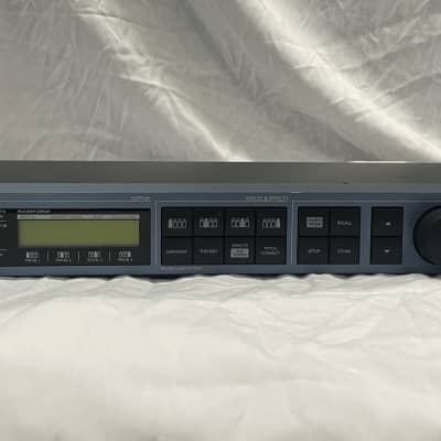 TC-HELICON VOICE WORKS PLUS 動作通電確認のみ TC Helicon VoiceWorks Plus Vocal Harmonizer / Multi-Effect