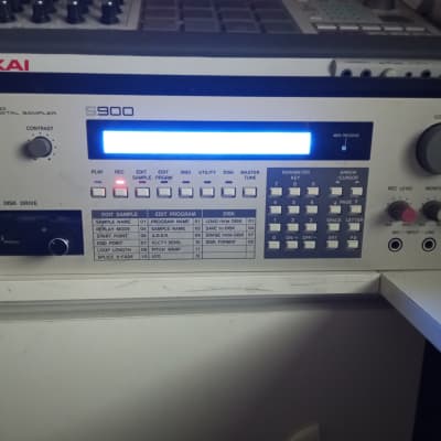 Akai S900 with new LCD and floppy emulator