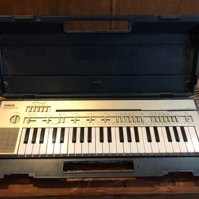 Vintage Yamaha PortaSound PC-100 Playcard System Keyboard TESTED! Working W/case